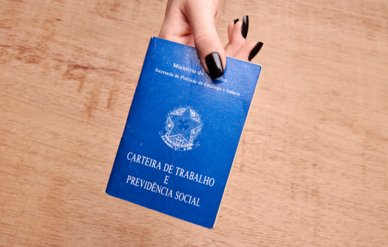 Desemprego cai a 5,3% e Brasil bate recorde de pessoas ocupadas